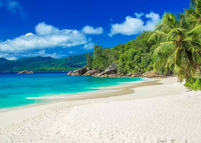 Seychelles beach with granite boulders